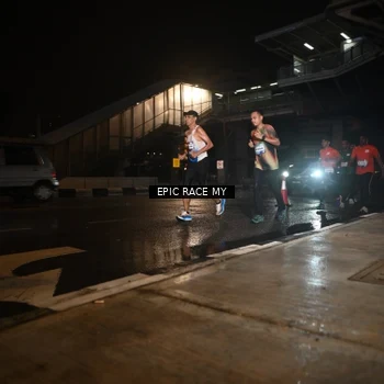 Runner Photo 7714093