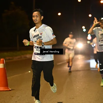 Runner Photo 7714275
