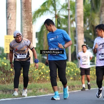 Runner Photo 7714454