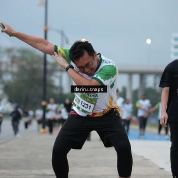 Runner Photo 7714455