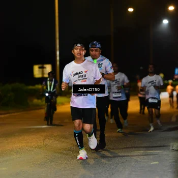Runner Photo 7714460