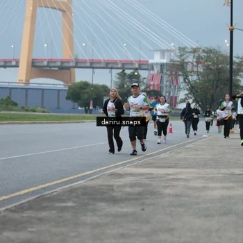 Runner Photo 7714462