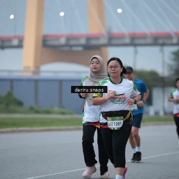 Runner Photo 7714593