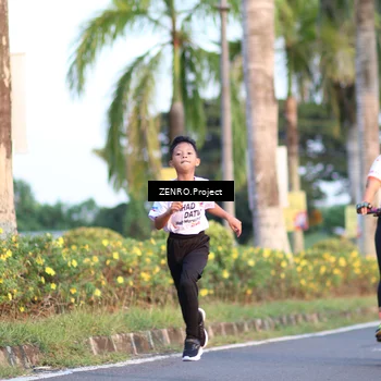 Runner Photo 7714744