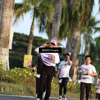 Runner Photo 7714794