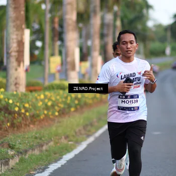 Runner Photo 7714816