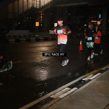 Runner Photo 7714840