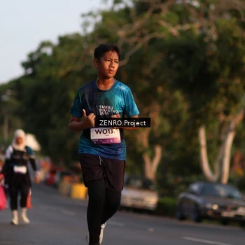 Runner Photo 7714868