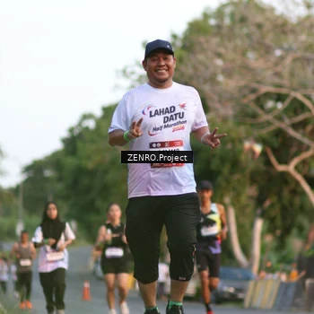 Runner Photo 7714982