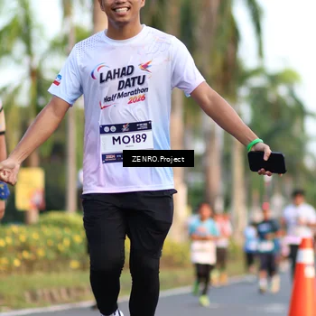 Runner Photo 7715037
