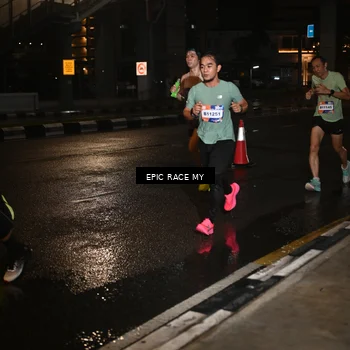 Runner Photo 7715059