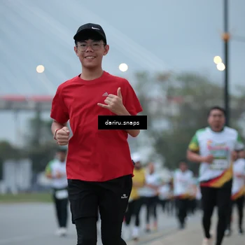 Runner Photo 7715067