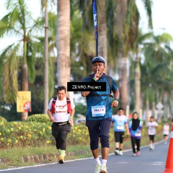 Runner Photo 7715069