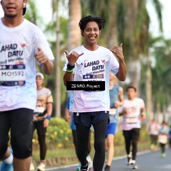 Runner Photo 7715106