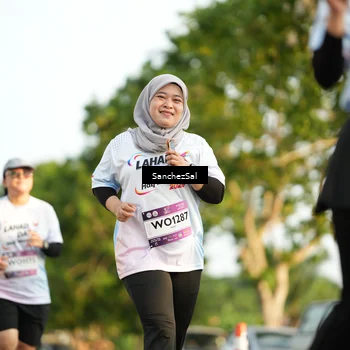Runner Photo 7715142