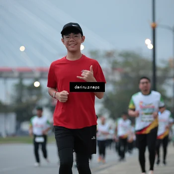 Runner Photo 7715151