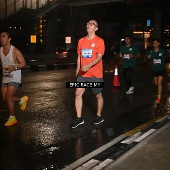 Runner Photo 7715241