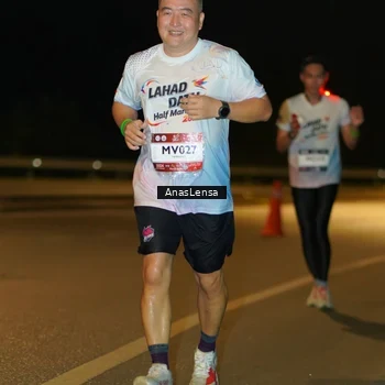 Runner Photo 7715320