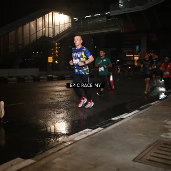 Runner Photo 7715372
