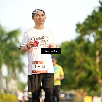 Runner Photo 7715455