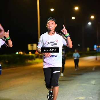 Runner Photo 7715488
