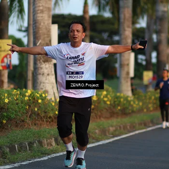 Runner Photo 7715504