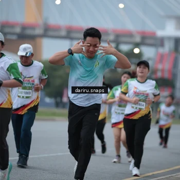 Runner Photo 7715557