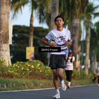 Runner Photo 7715567