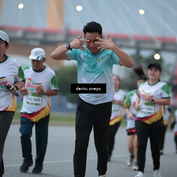 Runner Photo 7715586