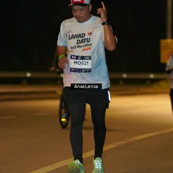 Runner Photo 7715604