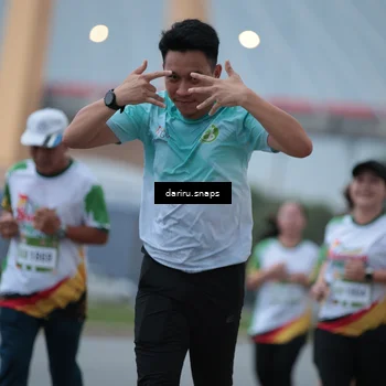 Runner Photo 7715665