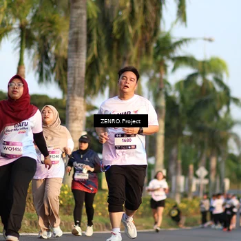 Runner Photo 7715676