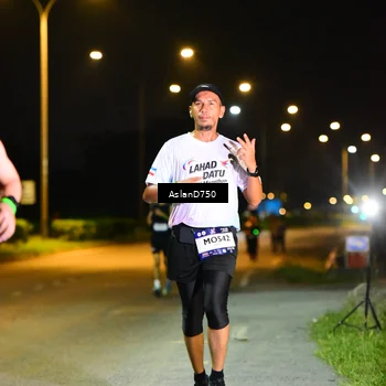 Runner Photo 7715713