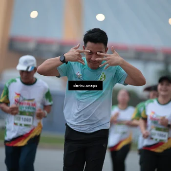 Runner Photo 7715716
