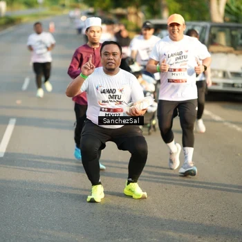 Runner Photo 7715733