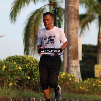 Runner Photo 7715748