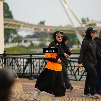 Runner Photo 7715753