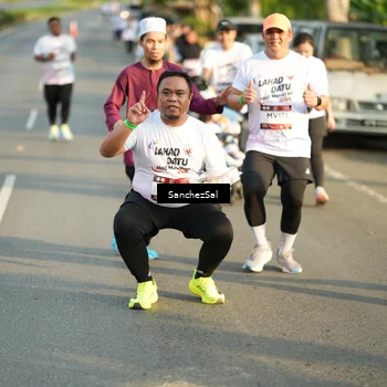 Runner Photo 7715757