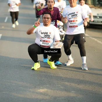 Runner Photo 7715767