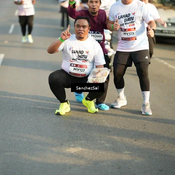 Runner Photo 7715771