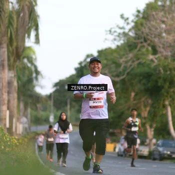 Runner Photo 7715908