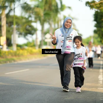 Runner Photo 7716002