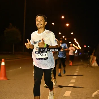 Runner Photo 7716041