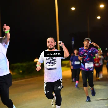 Runner Photo 7716058