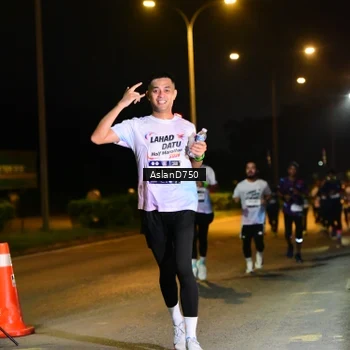 Runner Photo 7716072