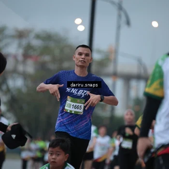 Runner Photo 7716096