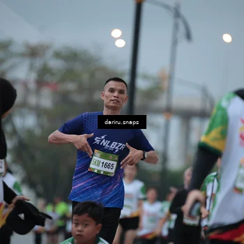 Runner Photo 7716106