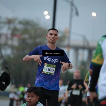 Runner Photo 7716111