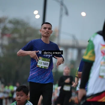 Runner Photo 7716118