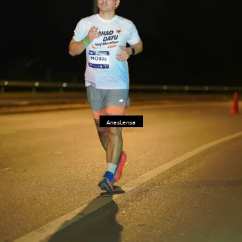 Runner Photo 7716165